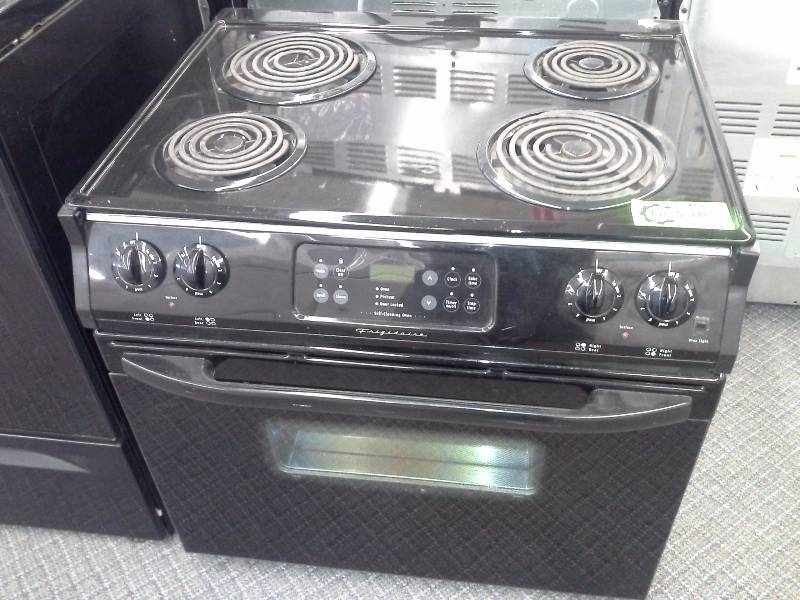 lot 77 image: Frigidaire Stove Top Oven