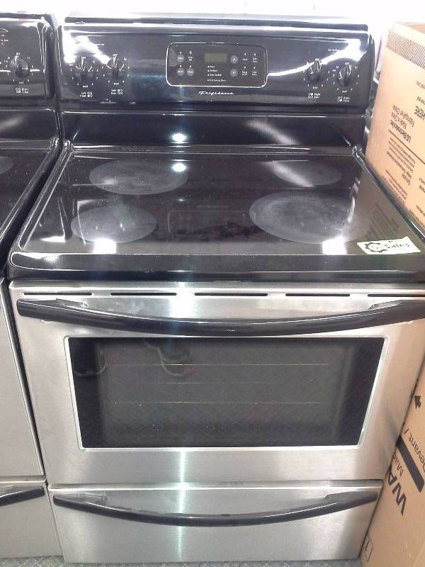 lot 78 image: Frigidaire Stove Top Oven Self Cleaning