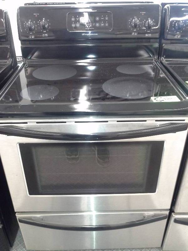 lot 79 image: Frigidaire Stove Top Oven Self Cleaning