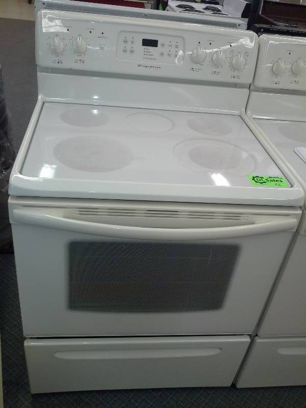 lot 82 image: Frigidaire Gallery Stove Top Oven