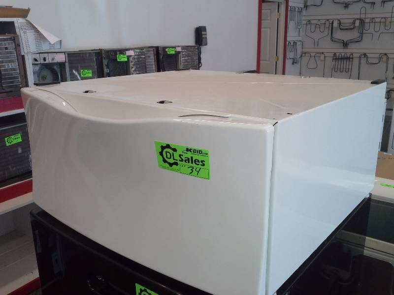 lot 34 image: Washer and Dryer Pedestal