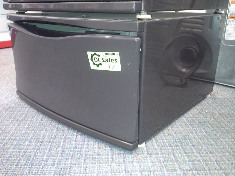 lot 37 image: Kenmore Washer and Dryer Pedestal