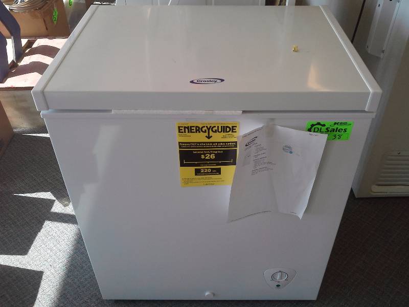 lot 38 image: Crosley Deep Freeze(5.0 cu. ft.)(New)