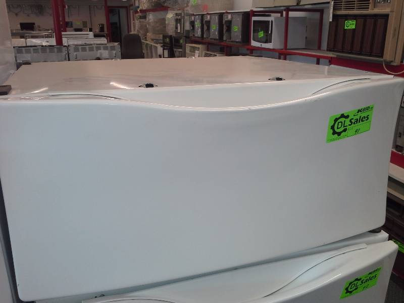 lot 41 image: Washer and Dryer Pedestal
