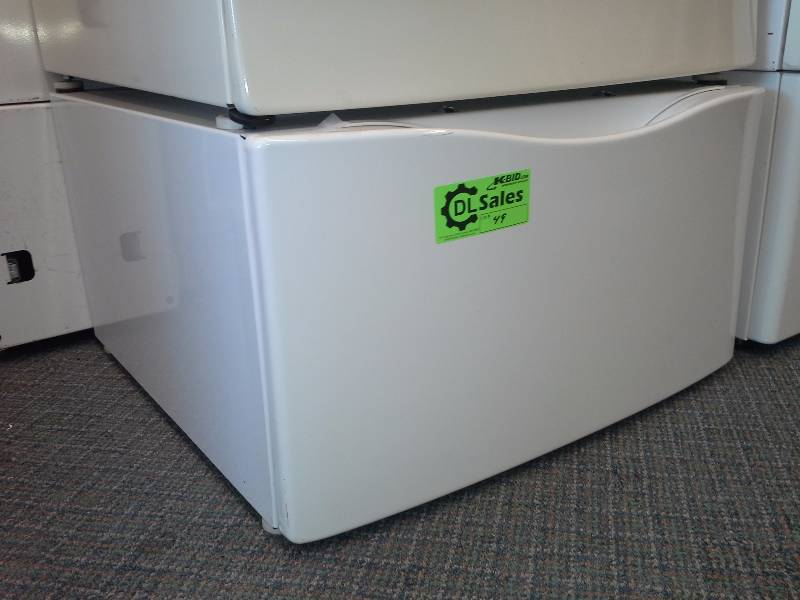 lot 49 image: Washer and Dryer Pedestal