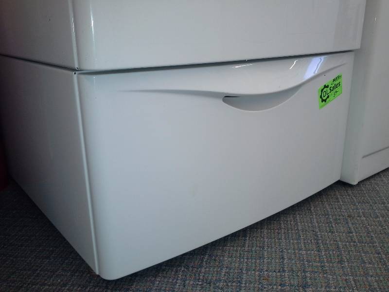 lot 57 image: Washer and Dryer Pedestal