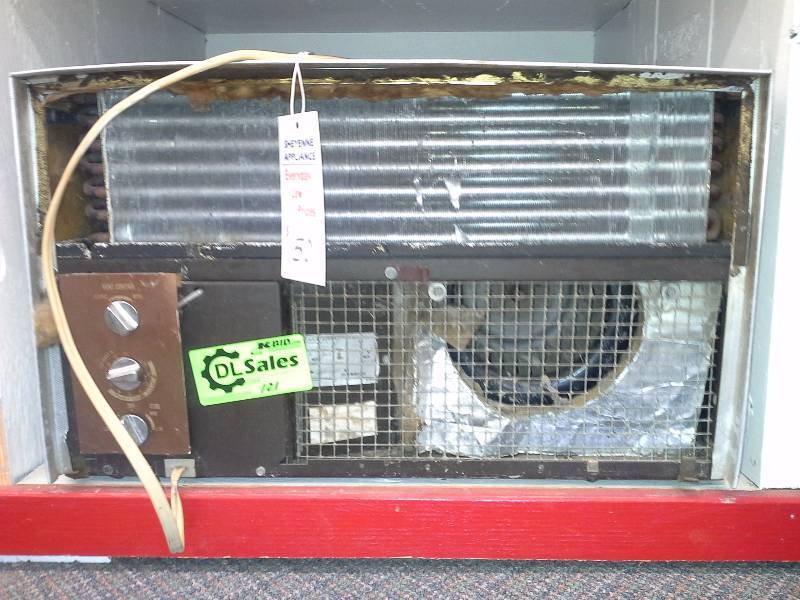 lot 121 image: Air Conditioner(Wall unit)