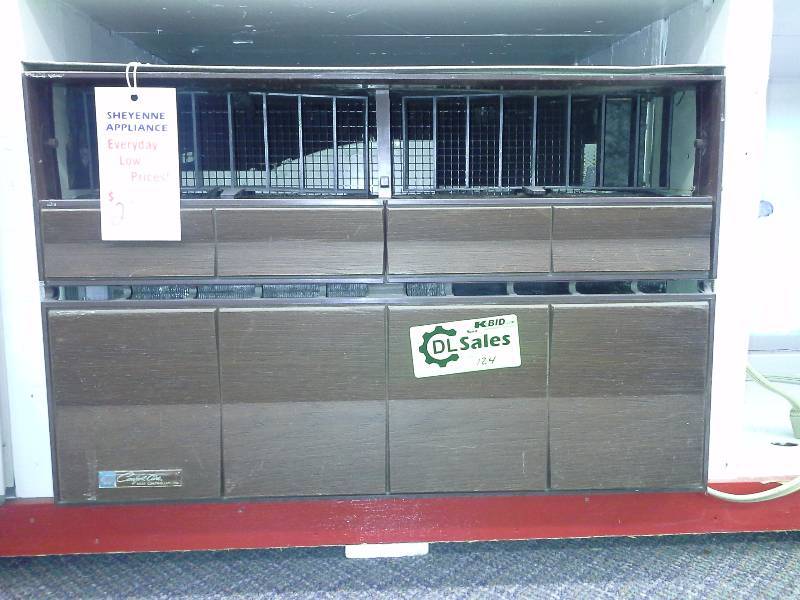 lot 124 image: Comfort Aire Air Conditioner(Wall unit)