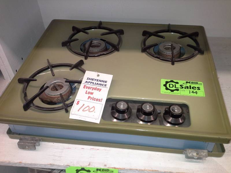 lot 144 image: Camper 3 burner Stove Top