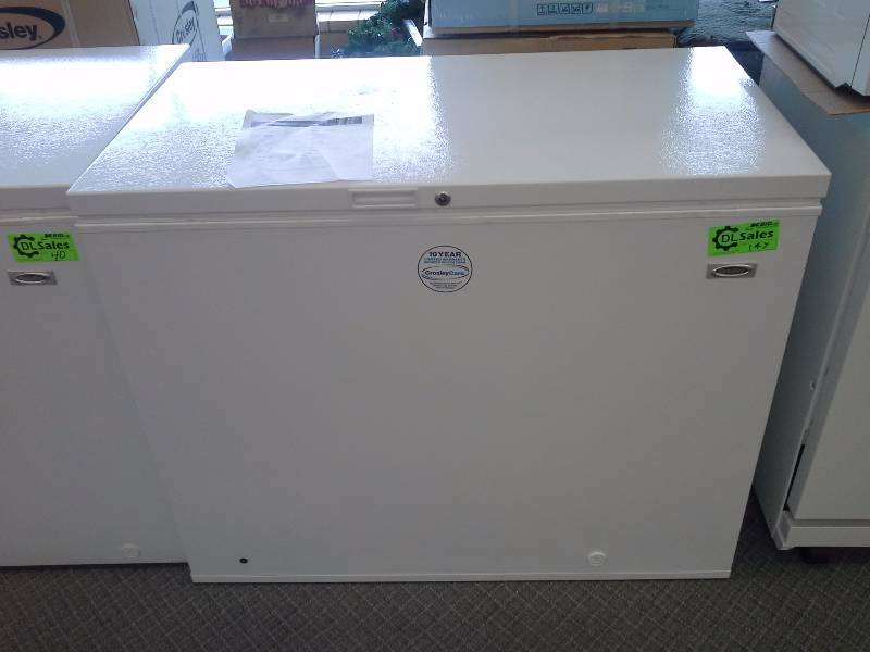 lot 147 image: Crosley Deep Freeze(9.0 cu. ft.)(New)