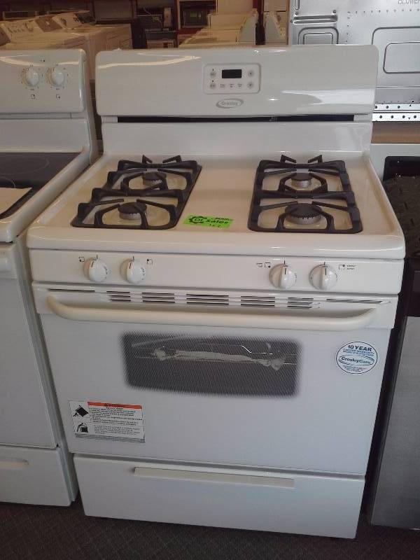 lot 153 image: Crosley Gas Stovetop Oven