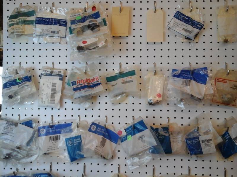 lot 334 image: Thermostats and Thermofuses
