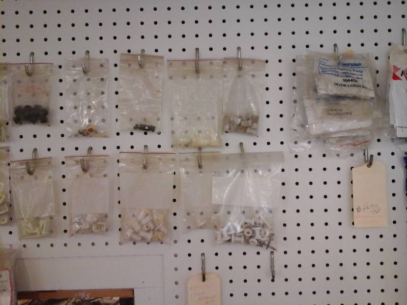 lot 339 image: Used Refrigerator Shelf Pegs