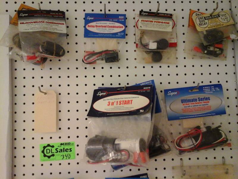 lot 340 image: Starters, Relays, Overload Relays, Fuses, and Lightbulbs