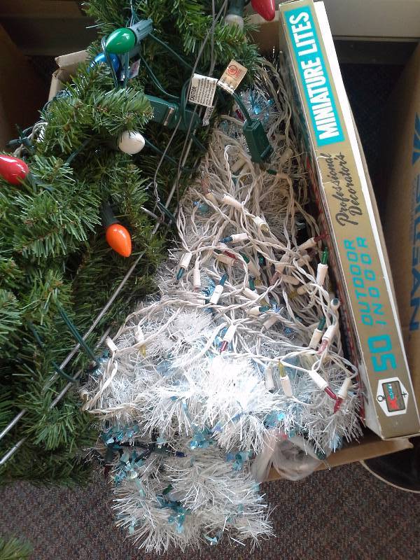 lot 364 image: Christmas decorations