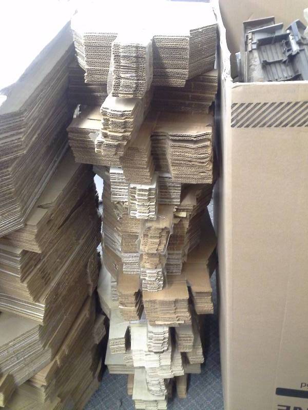 lot 385 image: SortingDisplay Cardboard Boxes