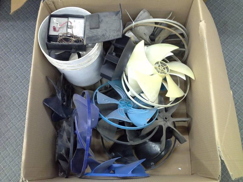lot 425 image: Fan Blades