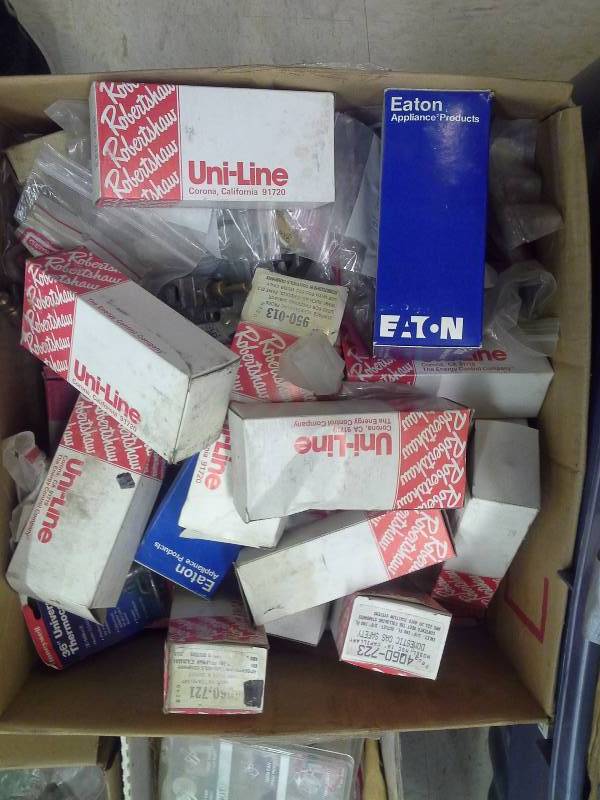 lot 473 image: Gas range parts