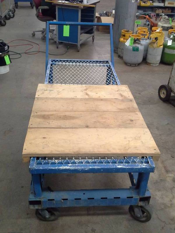 lot 556 image: Cart  4 wheel  Heavy Duty