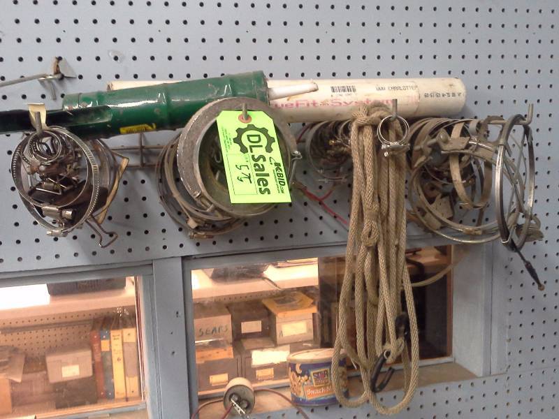 lot 575 image: Vent Clamps