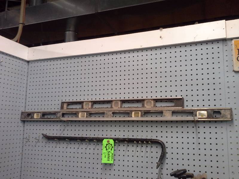 lot 579 image: Crowbar and Levels(2)