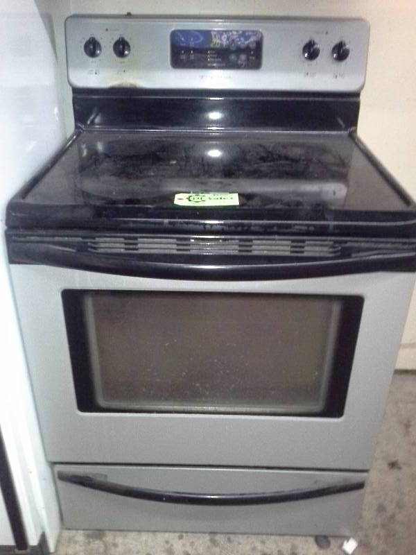 lot 593 image: Frigidaire Stove Top Oven