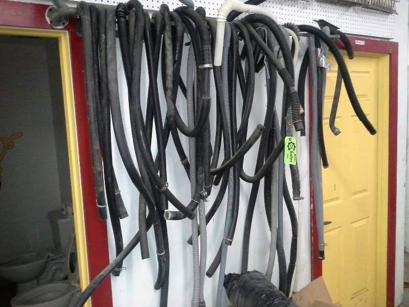 lot 595 image: Hoses