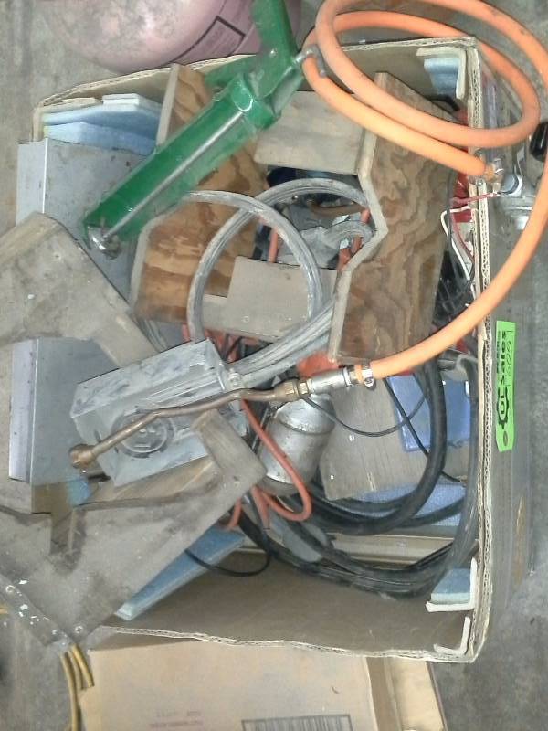 lot 605 image: Box of Cords and a hose