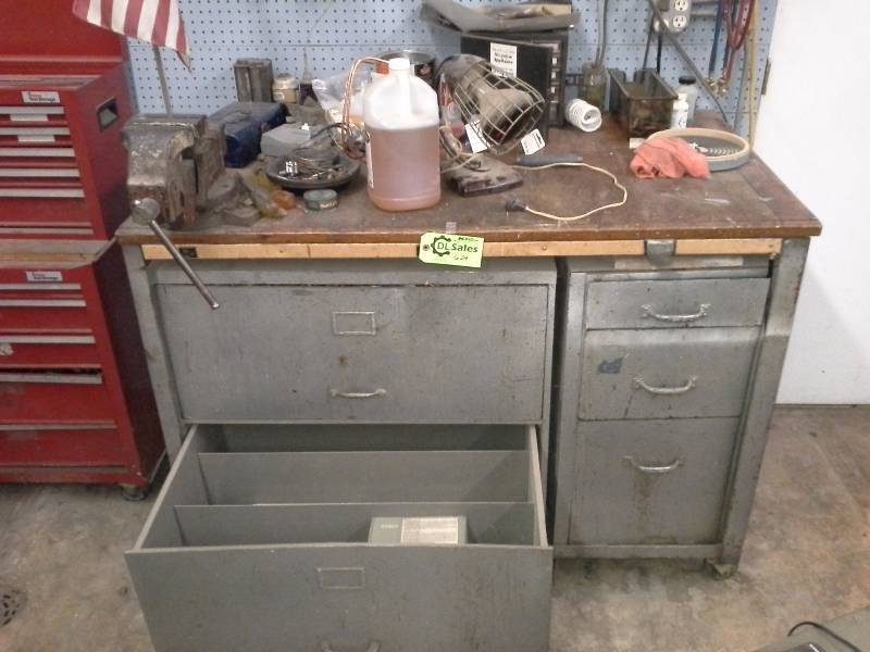 lot 624 image: Work Bench