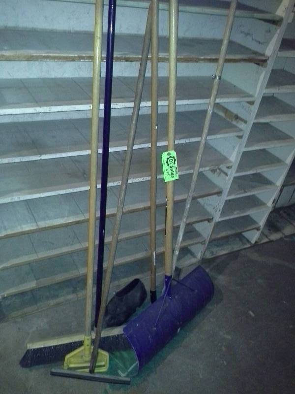 lot 625 image: Broom, Mop, Shovel, Floor Squeegee