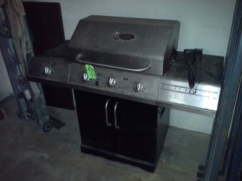 lot 632 image: Char-Broil Grill