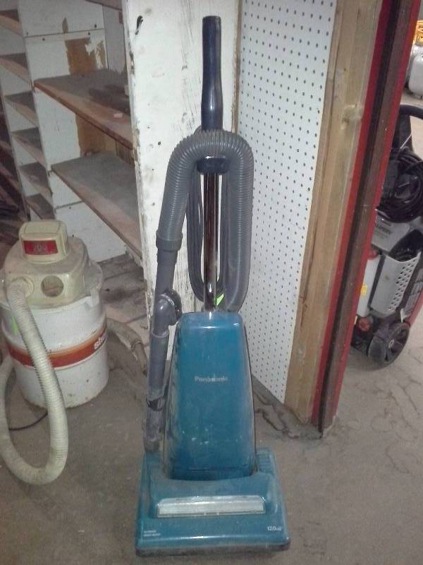 lot 633 image: Panasonic Vacuum