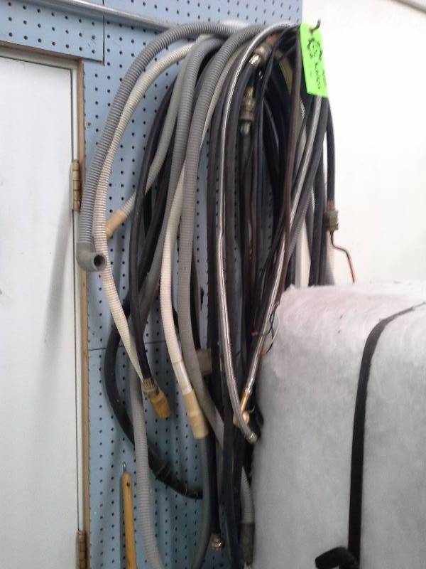 lot 640 image: Hoses