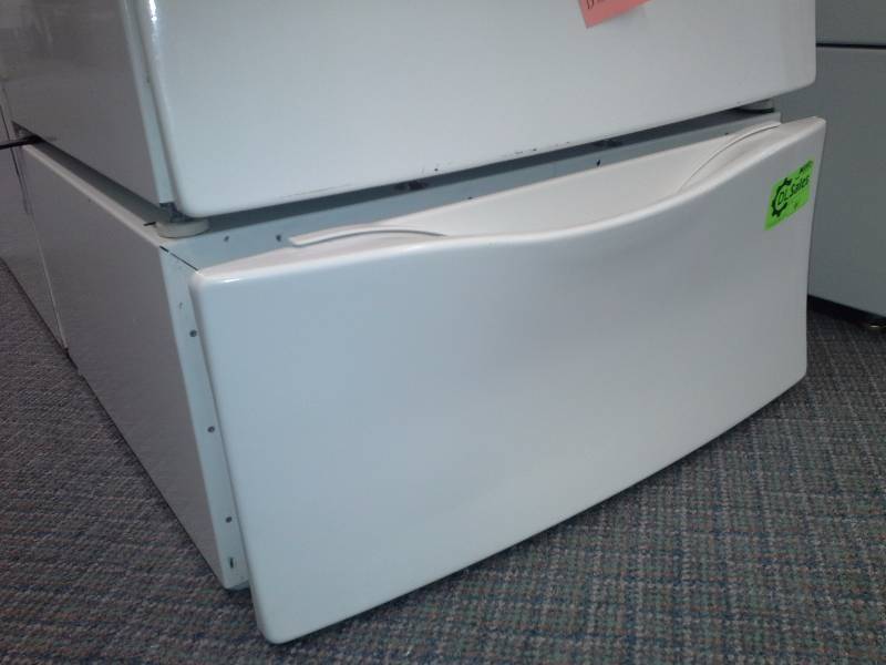 lot 60 image: Washer and Dryer Pedestal