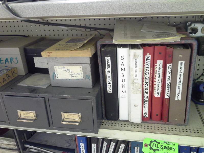 lot 526 image: Repair Manuals, Microfiche