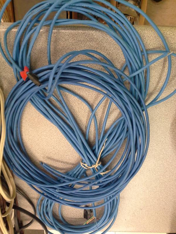 lot 561 image: Computer and phone cables and cords