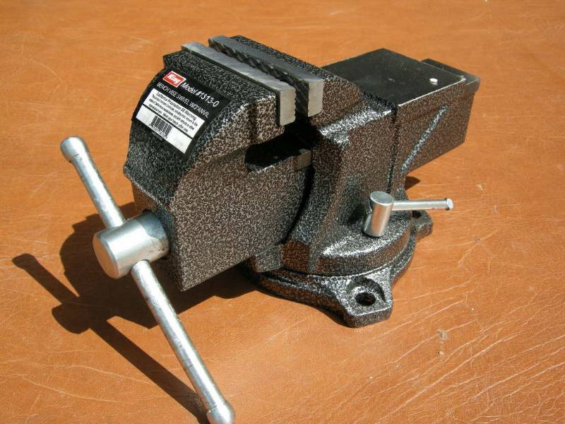 King Swivel Bench Vise