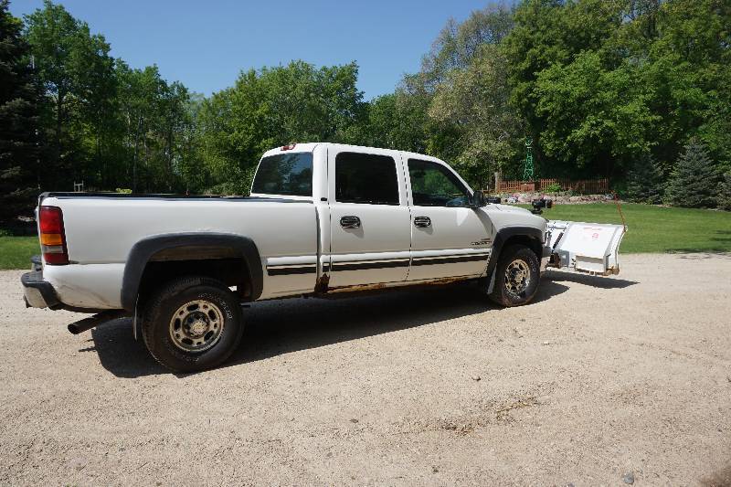 2001 Chevrolet 2500HD LT Extended Cab Duramax Diesel 4 x 4 Pick Up Truck With Blizzard 810 Power Snow Plow