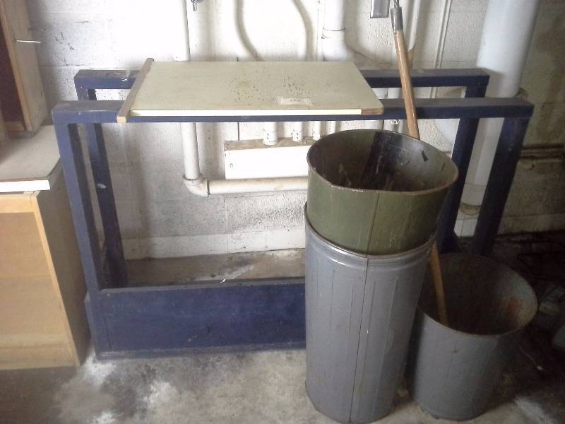 Wood Braces, Cutting Board, Trash Cans