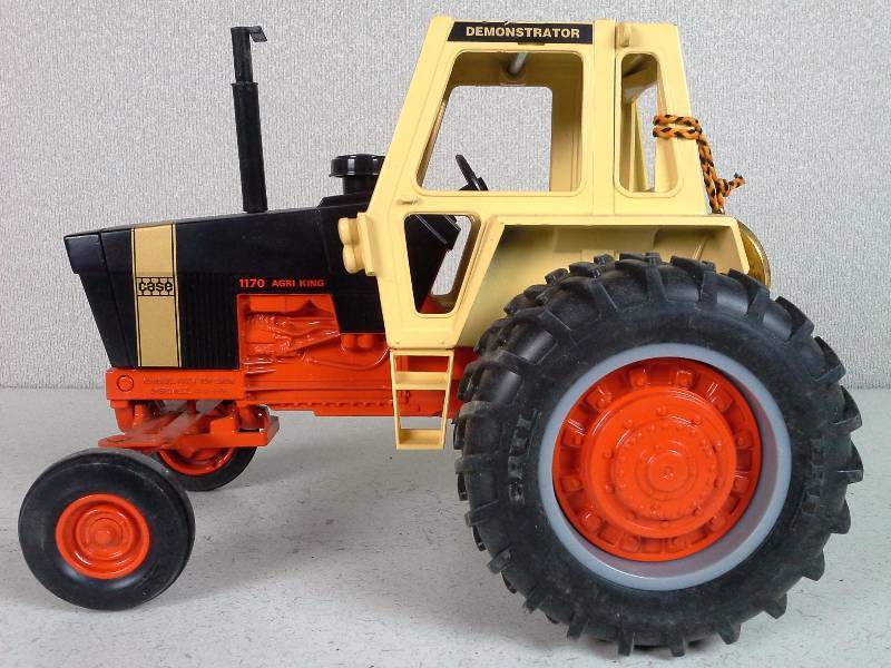 Case 1170 Agri King Replica Tractor