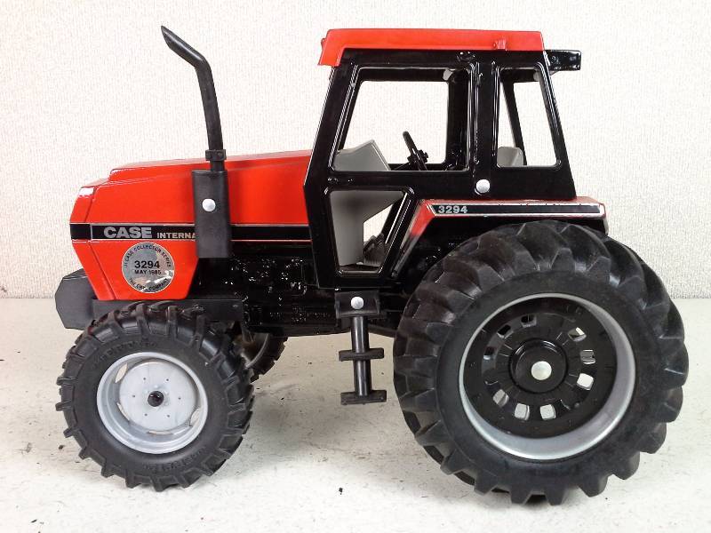 Case IH 3294 Collector Series Replica Tractor