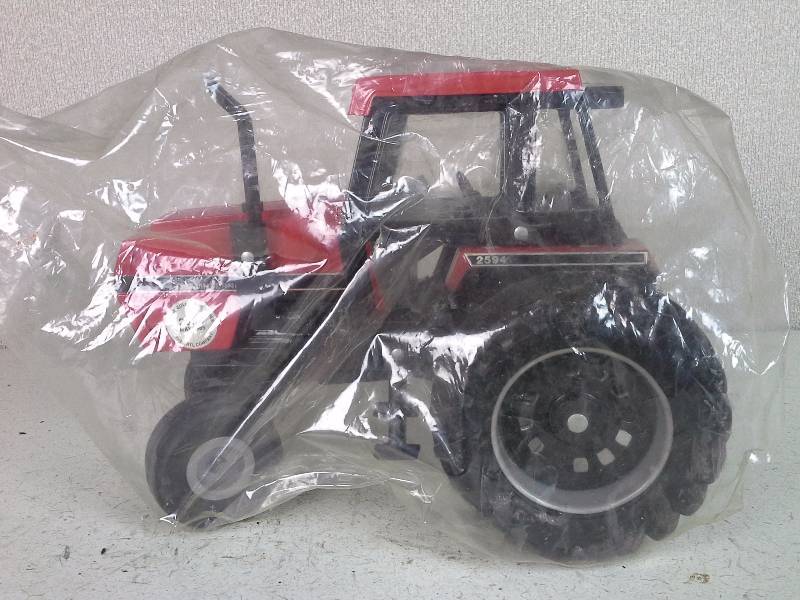Case IH 2594 Collector Series Replica Tractor
