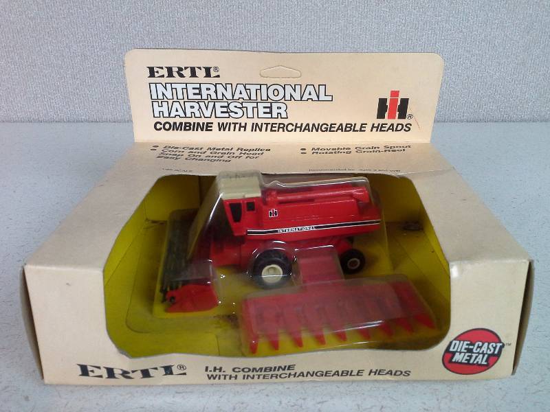 IH Replica Combine With Interchangeable Heads