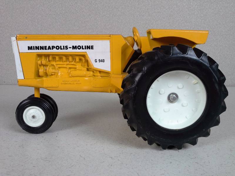 Minneapolis Moline G 940 Replica Tractor