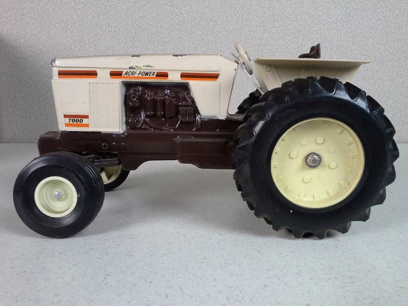 AGRI-Power 7000 Replica Tractor