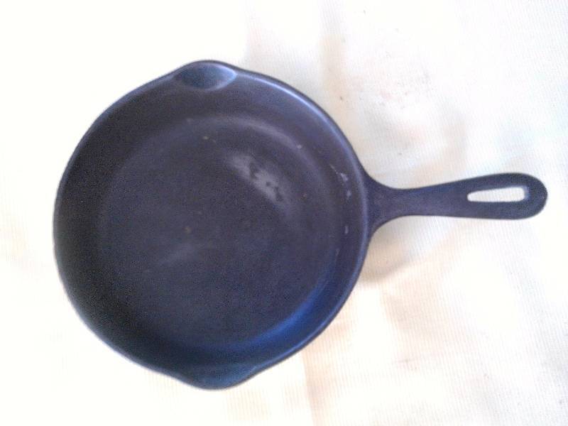 UNMARKED CAST IRON FRYING PAN