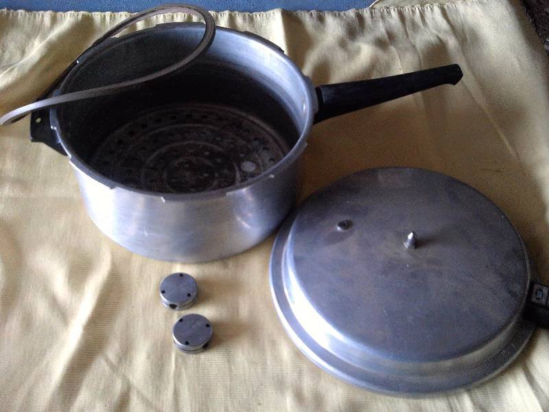 MIRRO MATIC PRESSURE COOKER