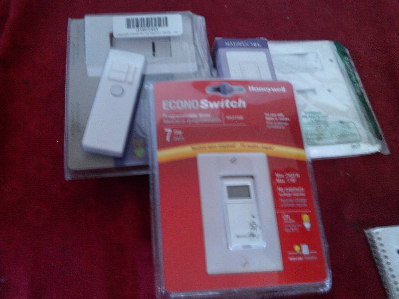 2 DIMMERS 1 LIGHT PLAYE 1 ECONO SWITCH