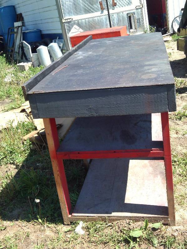 STURDY WORK BENCH