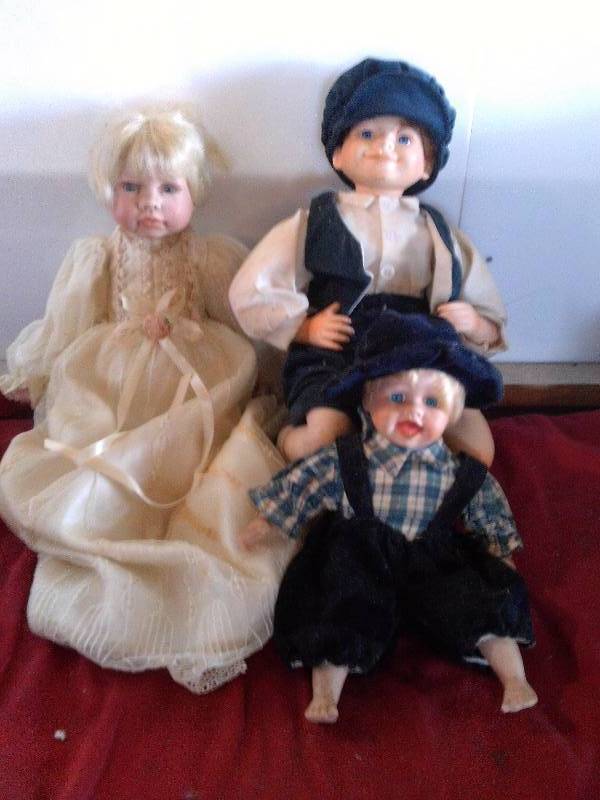 3 COLLECTIBLE DOLLS